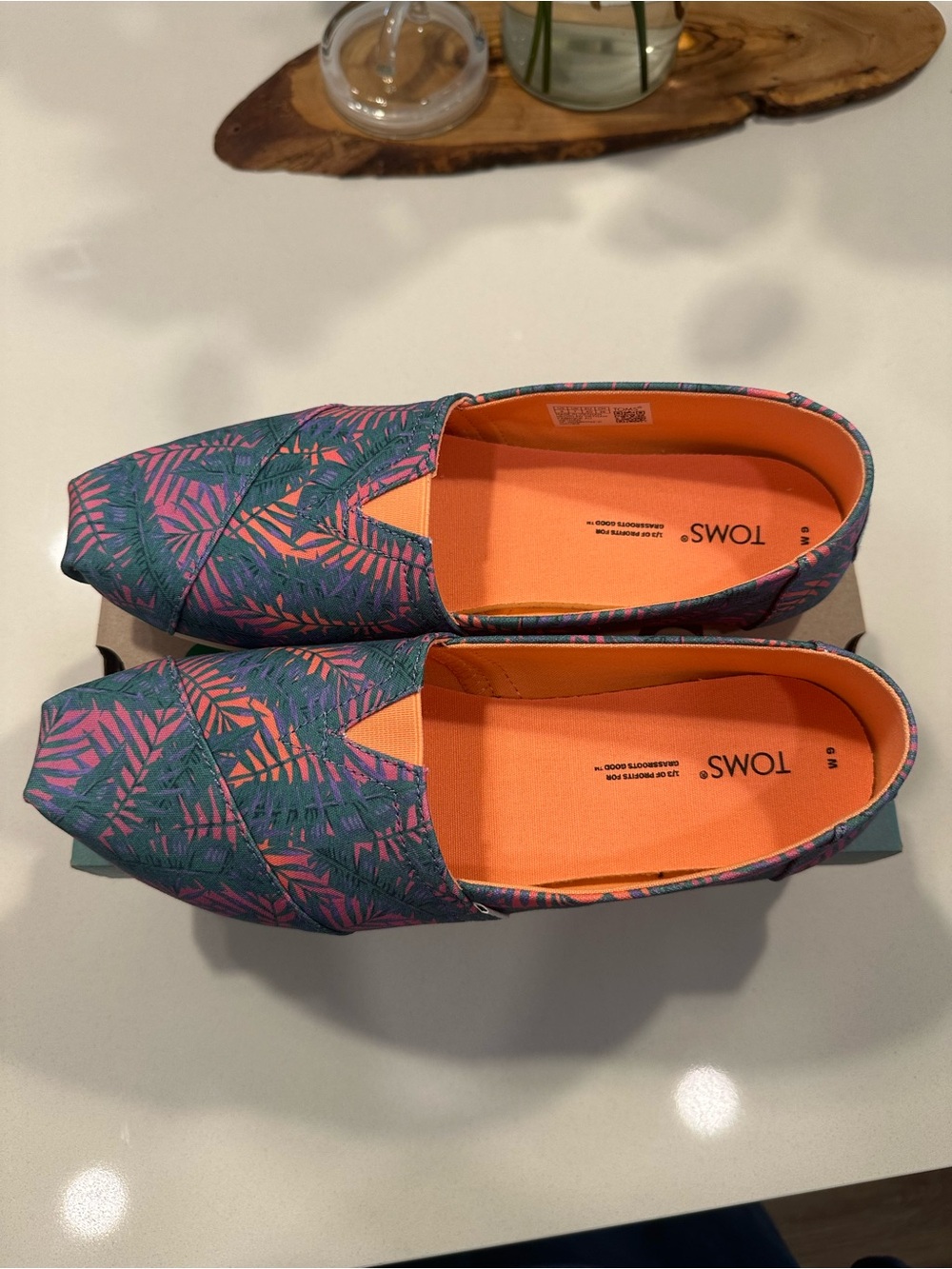 TOMS Summer Flats - Picture 3 of 4